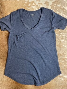 Z Supply Women's Short Sleeve V-Neck Pocket Tee in Heather Navy